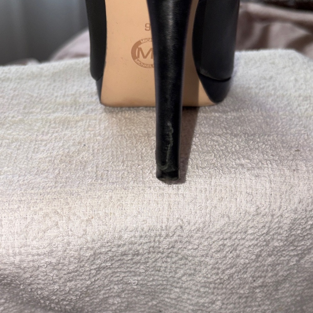 Michael Kors Classic Black Pumps with gold key lock on back of heel - Picture 10 of 10
